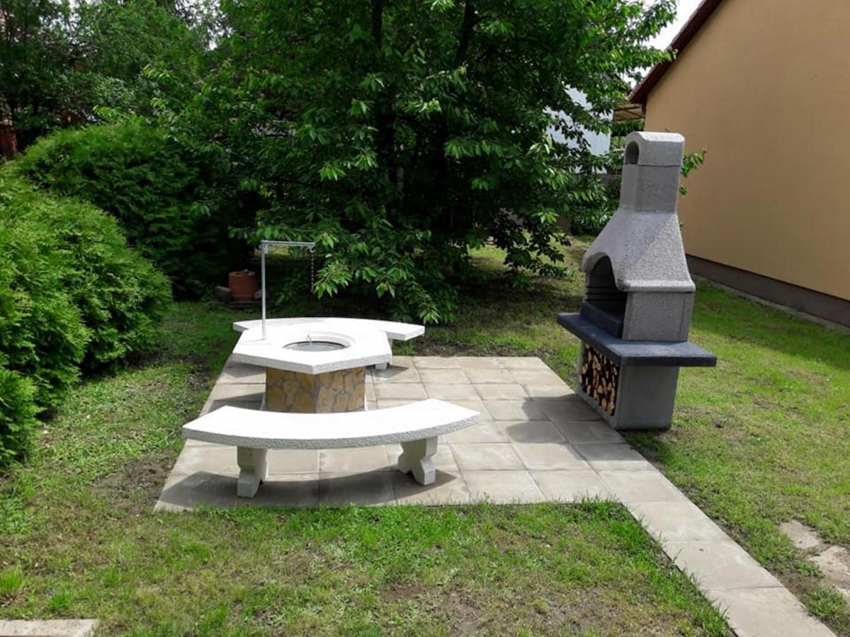 Ferienwohnung Benitta Vendégház Hajdúszoboszló Exterior foto